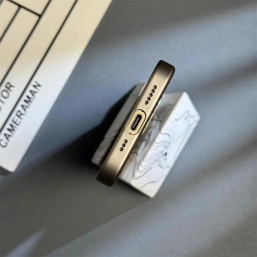 Groove ribbet metall iPhone-skydd